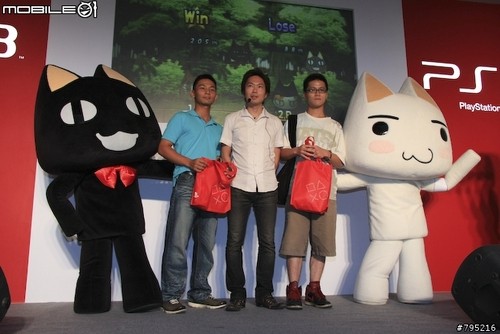 护士装台妹!超薄PS3**首发现场报道 护士装台妹!超薄PS3**首发现场报道