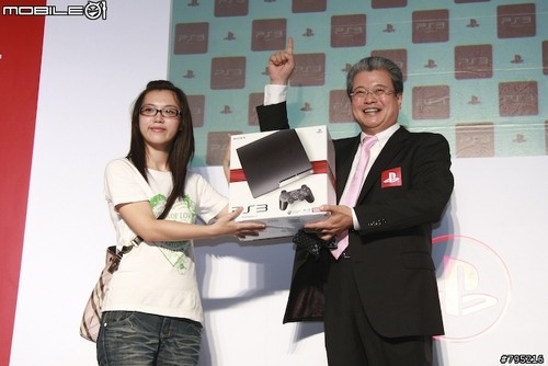 护士装台妹!超薄PS3**首发现场报道