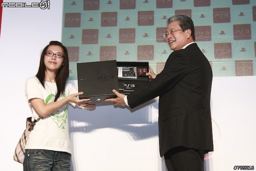 护士装台妹!超薄PS3**首发现场报道 护士装台妹!超薄PS3**首发现场报道