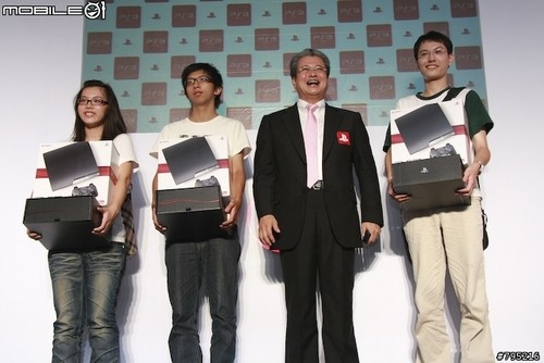 护士装台妹!超薄PS3**首发现场报道 护士装台妹!超薄PS3**首发现场报道