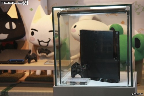 护士装台妹!超薄PS3**首发现场报道 护士装台妹!超薄PS3**首发现场报道