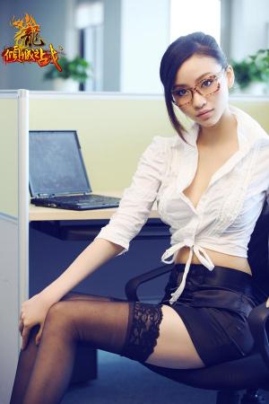 杜拉拉的贴身女秘《龙》校花MM的甜美COS