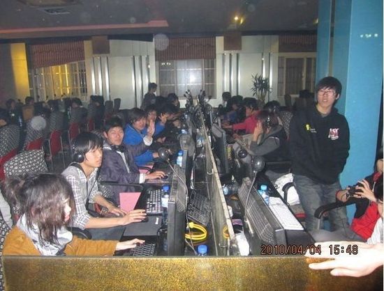 专访:《穿越火线》辉煌战队“`Vip.部落”