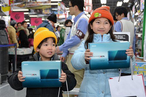 秋叶原最大电器城4小时卖出1000台3DS