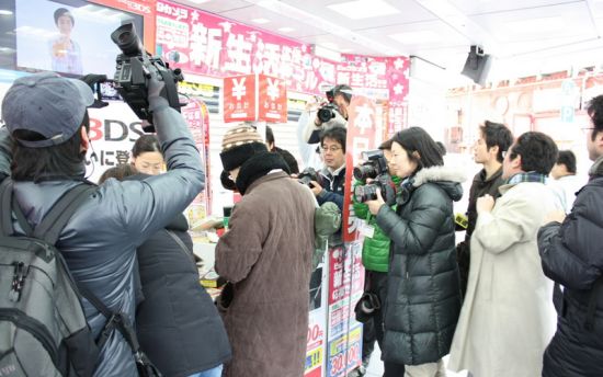 秋叶原最大电器城4小时卖出1000台3DS