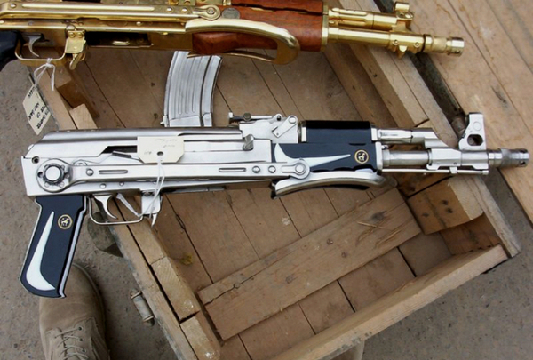 看过真实版的黄金AK，这把白银AK真实版的你见过吗？