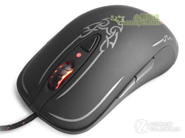 在鼠标上配有七个按键，全部都是依照人体工学设计并可进行宏编程。每个按键都拥有高达十万次点击的寿命，此为一般鼠标点击寿命的三倍以上。