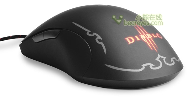 在鼠标上配有七个按键，全部都是依照人体工学设计并可进行宏编程。每个按键都拥有高达十万次点击的寿命，此为一般鼠标点击寿命的三倍以上。