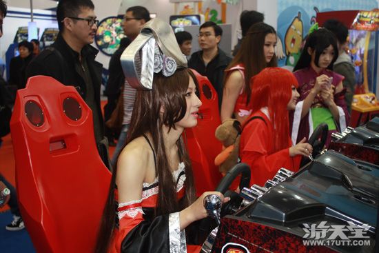 展会上的COS门也被精彩的游戏吸引