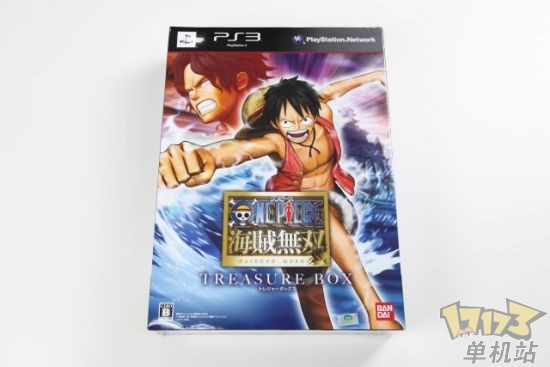 拆掉气泡纸之后露出帅气的封面，不过这封面其实跟游戏包装封面是一样的啦