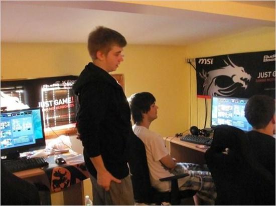 [图文] Gosu战队负责人探访Fnatic老巢_新闻资讯_游久网DOTA2.UUU9.COM