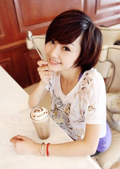 韩雨嘉　在游戏展上有天使萌妹之称的甜美SG