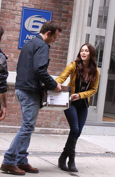 《忍者龟片场照》记者梅根与特效前乌龟出现