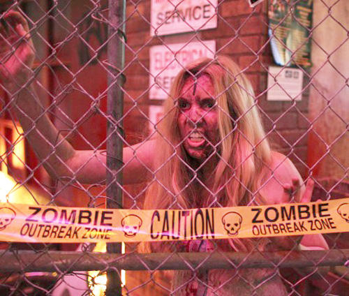 死亡复苏3展场殭尸秀　大家忙着〝啊~啊~〞不然就是〝喔~喔~〞