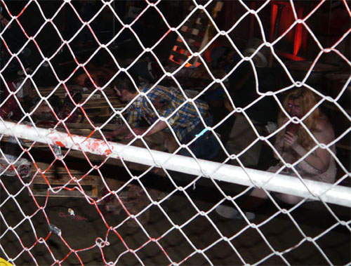 死亡复苏3展场殭尸秀　大家忙着〝啊~啊~〞不然就是〝喔~喔~〞