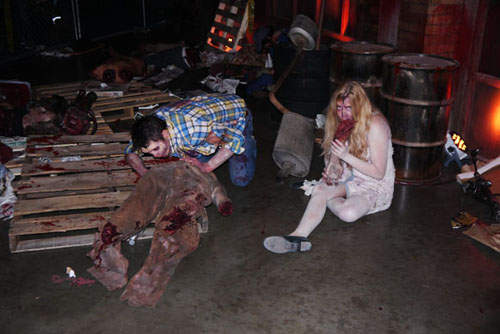 死亡复苏3展场殭尸秀　大家忙着〝啊~啊~〞不然就是〝喔~喔~〞