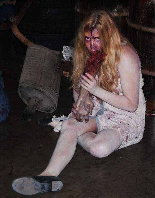 死亡复苏3展场殭尸秀　大家忙着〝啊~啊~〞不然就是〝喔~喔~〞