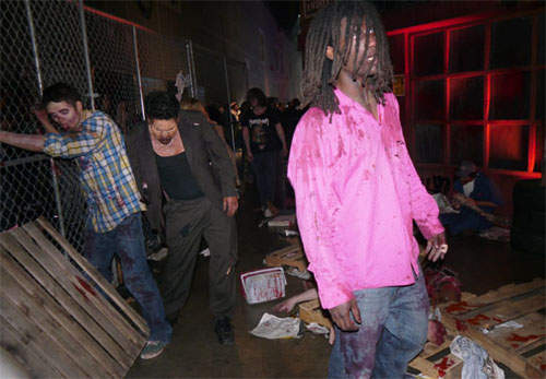 死亡复苏3展场殭尸秀　大家忙着〝啊~啊~〞不然就是〝喔~喔~〞