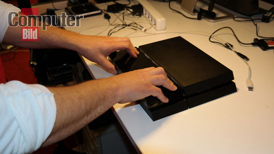 德国网站开箱PS4测试机 展示硬盘更换与运作噪音
