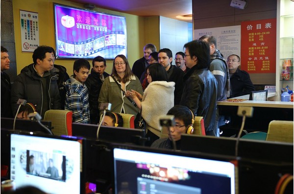 关心玩家诉求 《激战2》北美团队走进中国网吧