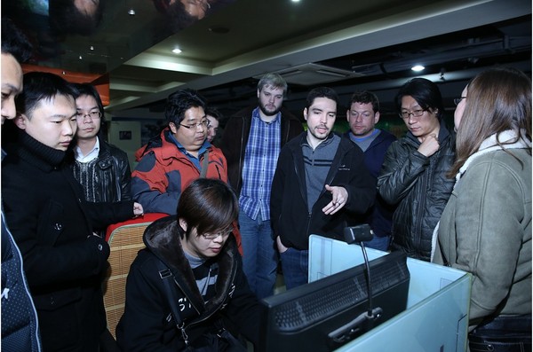关心玩家诉求 《激战2》北美团队走进中国网吧