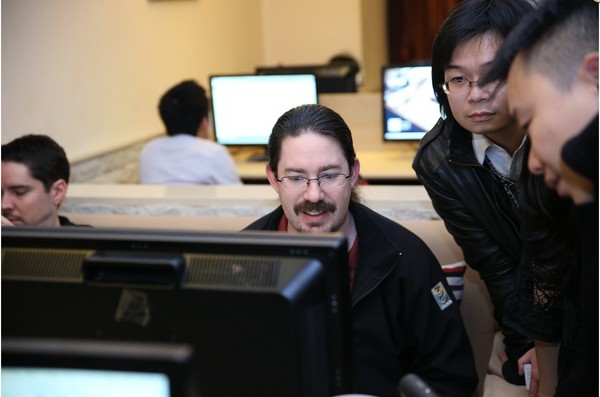 关心玩家诉求 《激战2》北美团队走进中国网吧