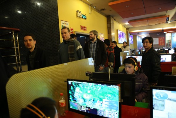 关心玩家诉求 《激战2》北美团队走进中国网吧