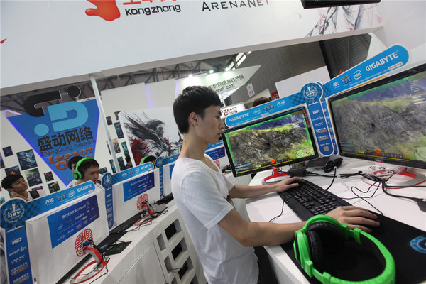 电竞世界冠军龚建体验《激战2》