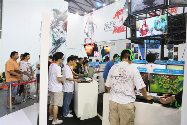 仍然还有很多玩家在排队试玩