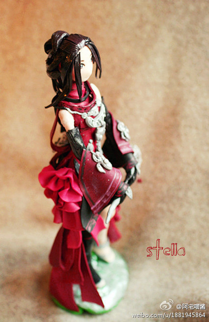 《剑网3》恶人毒姐手握笛软陶周边欣赏