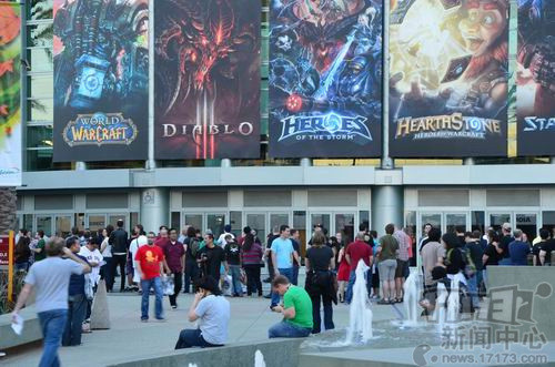 暴雪嘉年华,2013,场外,排队,礼品,人山人海,盛况最新图片