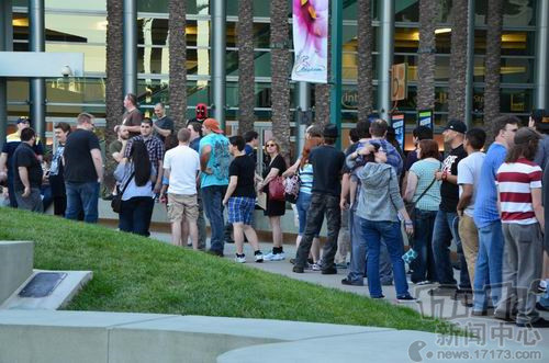 暴雪嘉年华,2013,场外,排队,礼品,人山人海,盛况最新图片