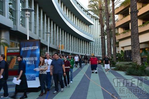 暴雪嘉年华,2013,场外,排队,礼品,人山人海,盛况最新图片