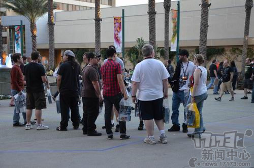 暴雪嘉年华,2013,场外,排队,礼品,人山人海,盛况最新图片