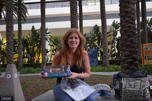 暴雪嘉年华,2013,场外,排队,礼品,人山人海,盛况最新图片