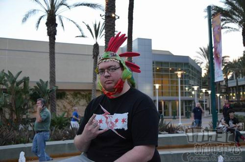 暴雪嘉年华,2013,场外,排队,礼品,人山人海,盛况最新图片