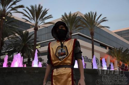 暴雪嘉年华,2013,场外,排队,礼品,人山人海,盛况最新图片