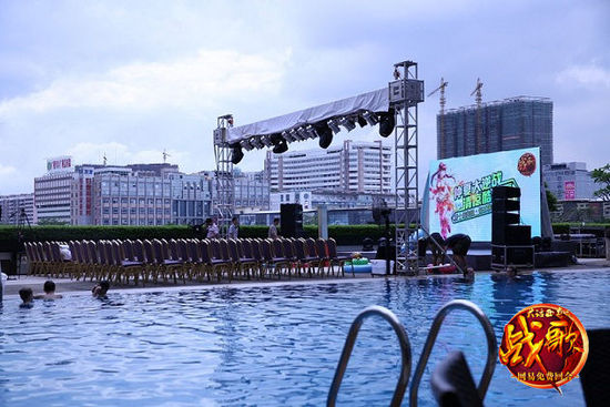 比基尼泳池盛筵，《战歌》宅男趴肆意清凉！