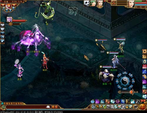 与Boss决战吧！注意到左上角没？Boss的总血条、剩余的挑战时间、杀戮值槽都在那里哦