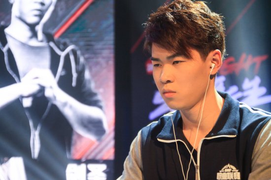 DNF职业联赛第一期擂主剑神胡天阳赛后专访