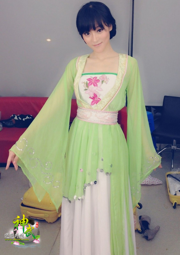 《神武》最新主题曲演唱者 七朵个人档案之一朵