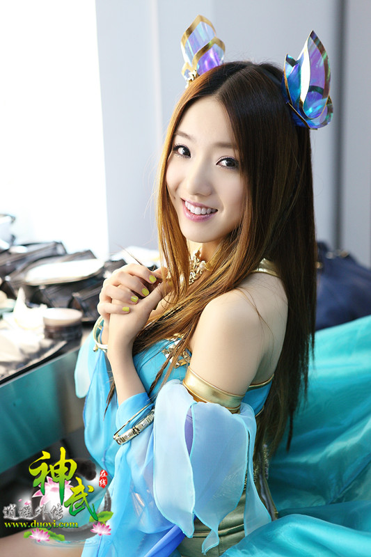 颜灵兰COS《神武》凌霜月