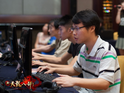 紧张的现场PK赛