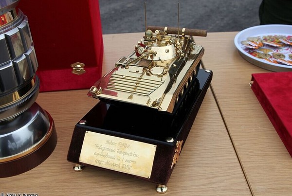 俄罗斯坦克大战奖品曝光：金色小战车