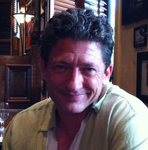 知名暴雪首席作家获20年员工金奖 晒勇气之冠