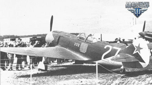 阔日杜布的La-7**在莫斯科展示，机身绘有62次击落和3枚苏联英雄勋章