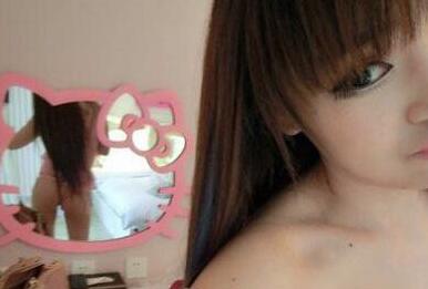 渣男托运女朋友 妹子不穿内衣出门吃饭