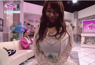 超福利动态图分享 妹子弯腰瞬间就醉了