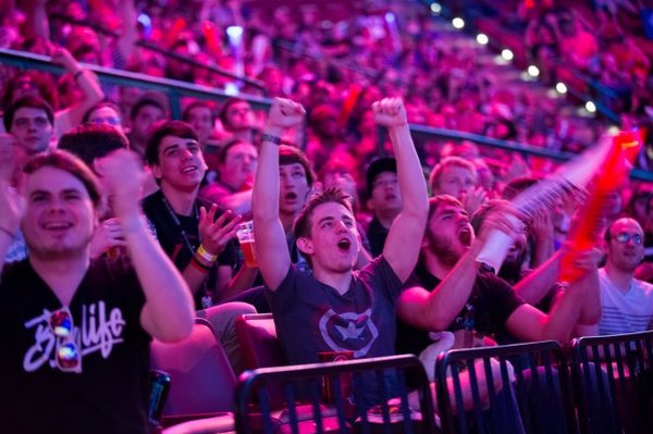 MSI现场热情观众