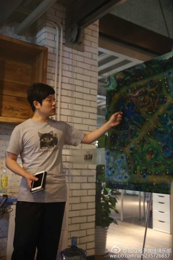 三少微博：AHQ造访EDG 电竞创造无限可能